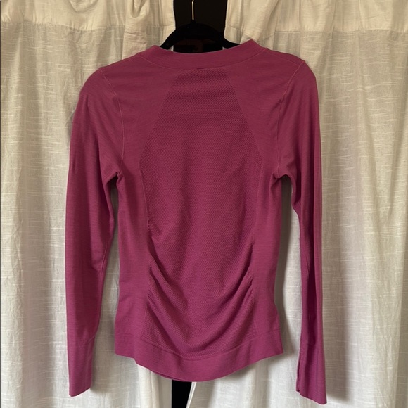 Athleta Women's Pink Long Sleeve workout top -Excellent condition - Picture 3 of 5